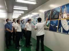 <b><font color='#0000FF'>东莞市委书记肖亚非一行参观考察beat·365(中国)在线唯一官方网站半导体</font></b>